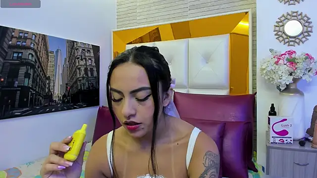 Snapshot of Leslie_Bussh_ chatting on 04/15/26, 12:56 Leslie Bussh online show from 04/15/26, 12:56