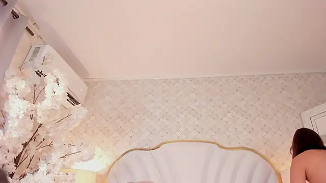 Snapshot of Lauuu2007 chatting on 12/22/25, 08:39 Lauuu2007 online show from 12/22/25, 08:39