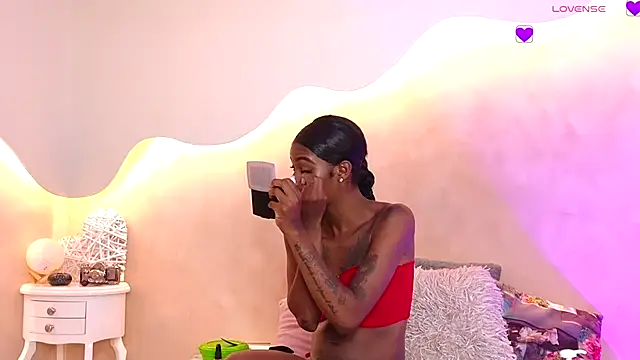 Kloee 12 online show from 10/22/25, 12:27