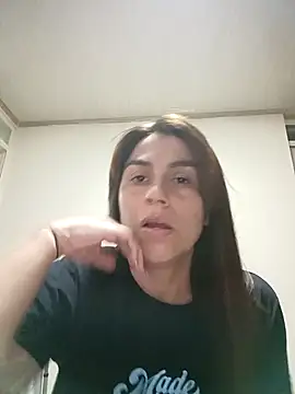 Snapshot of vanessa-titisM chatting on 03/31/26, 03:30 vanessa-titisM online show from 03/31/26, 03:30