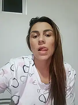 Snapshot of vanessa-titisM chatting on 07/05/26, 01:56 vanessa-titisM online show from 07/05/26, 01:56