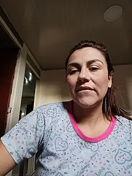 Snapshot of vanessa-titisM chatting on 07/17/26, 10:14 vanessa-titisM online show from 07/17/26, 10:14