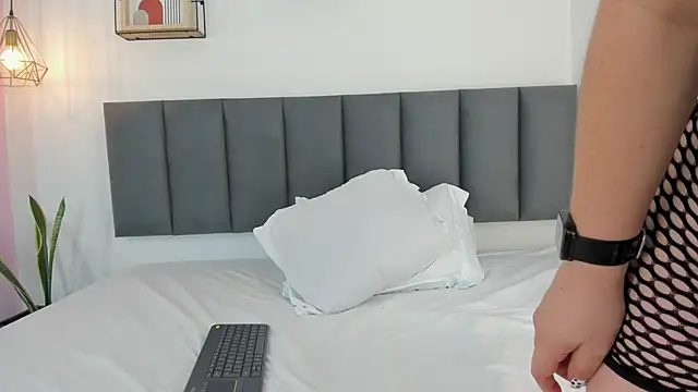 dulce mmg online show from 12/01/25, 07:08