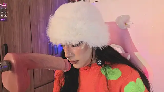 Snapshot of ashlynnlowe_ chatting on 07/13/26, 10:12 ashlynnlowe online show from 07/13/26, 10:12