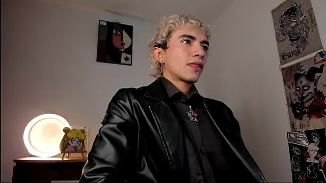 Snapshot of guynextdo0r chatting on 10/24/25, 08:49 guynextdo0r online show from 10/24/25, 08:49