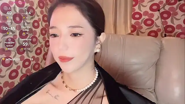 miss-lin online show from 11/15/25, 01:40