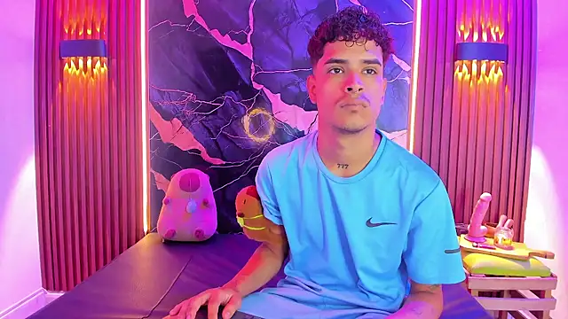 Snapshot of Lucky_boys__X chatting on 11/11/25, 01:00 Lucky boys X online show from 11/11/25, 01:00