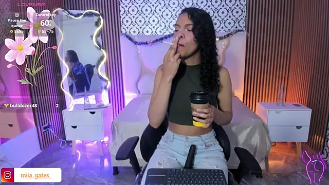 Snapshot of Miagates_tay chatting on 12/02/25, 03:56 Miagates tay online show from 12/02/25, 03:56