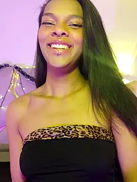 Snapshot of Miagates_tay chatting on 12/15/25, 04:06 Miagates tay online show from 12/15/25, 04:06