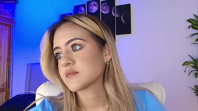 Snapshot of MaryMoon_ chatting on 10/18/25, 10:10 MaryMoon online show from 10/18/25, 10:10