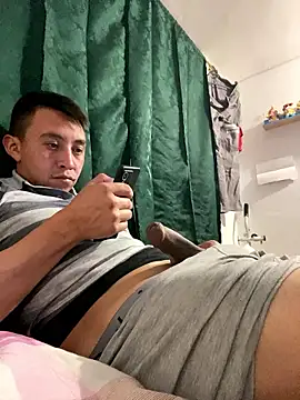 Snapshot of eslabon19 chatting on 01/13/26, 04:18 eslabon19 online show from 01/13/26, 04:18