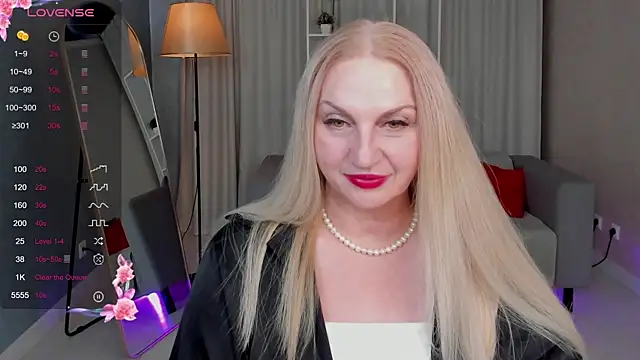 Nina Devillle online show from 10/15/25, 03:56