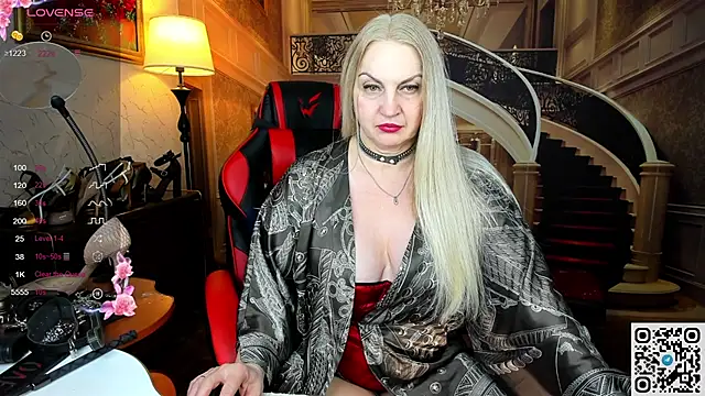 Snapshot of Nina_Devillle chatting on 05/20/26, 10:16 Nina Devillle online show from 05/20/26, 10:16