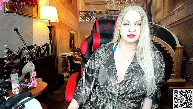 Snapshot of Nina_Devillle chatting on 05/21/26, 12:01 Nina Devillle online show from 05/21/26, 12:01