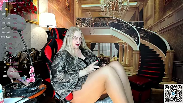 Snapshot of Nina_Devillle chatting on 05/25/26, 01:55 Nina Devillle online show from 05/25/26, 01:55