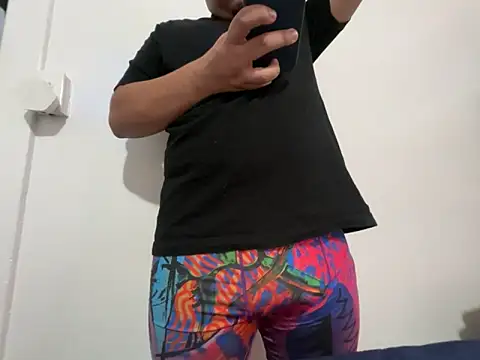 Snapshot of datchubmf chatting on 11/10/25, 03:05 datchubmf online show from 11/10/25, 03:05