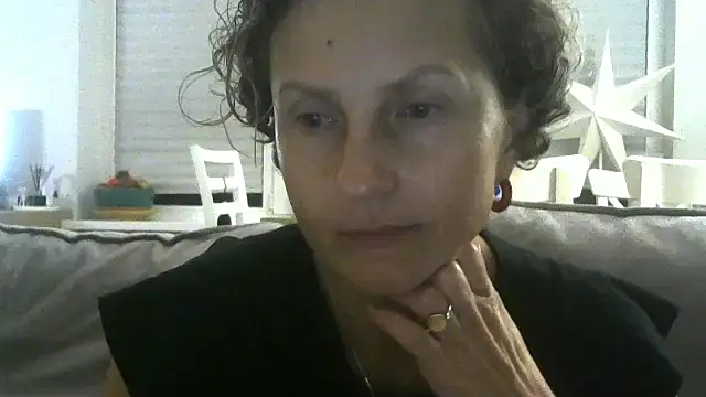 Snapshot of Sylira chatting on 07/18/26, 12:15 Sylira online show from 07/18/26, 12:15