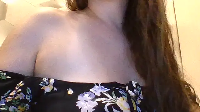 Snapshot of Calyna chatting on 07/25/26, 09:23 Calyna online show from 07/25/26, 09:23