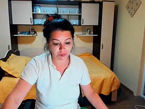 Snapshot of Soffy_Skye chatting on 06/19/26, 04:28 Soffy Skye online show from 06/19/26, 04:28