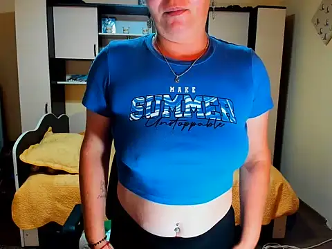 Snapshot of Soffy_Skye chatting on 06/20/26, 04:59 Soffy Skye online show from 06/20/26, 04:59