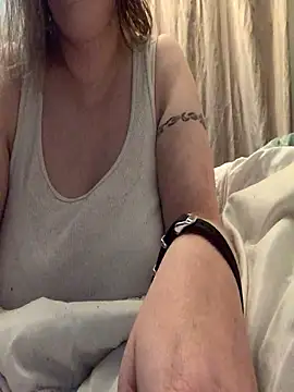 Snapshot of lindamarie_ chatting on 09/28/25, 02:22 lindamarie online show from 09/28/25, 02:22