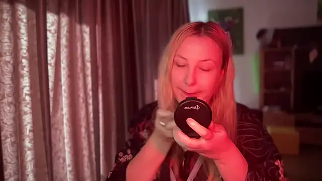 Snapshot of BikiHellena chatting on 11/09/25, 08:12 BikiHellena online show from 11/09/25, 08:12