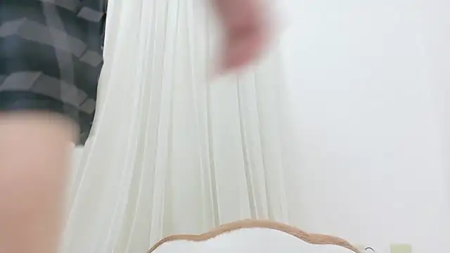  Mia land  online show from 10/17/25, 01:25