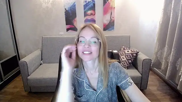 shy hot cat online show from 09/22/25, 10:17