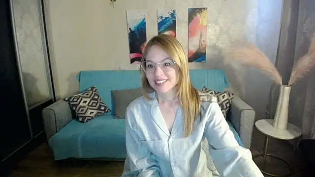 shy hot cat online show from 11/19/25, 08:03