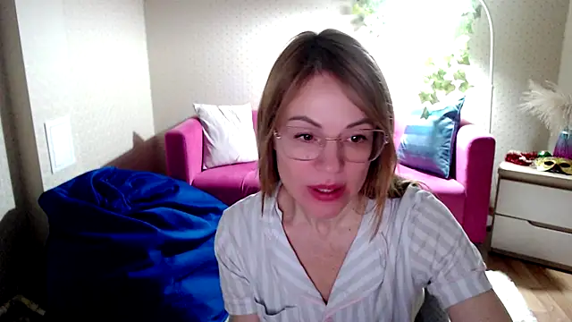 shy hot cat online show from 11/29/25, 09:56