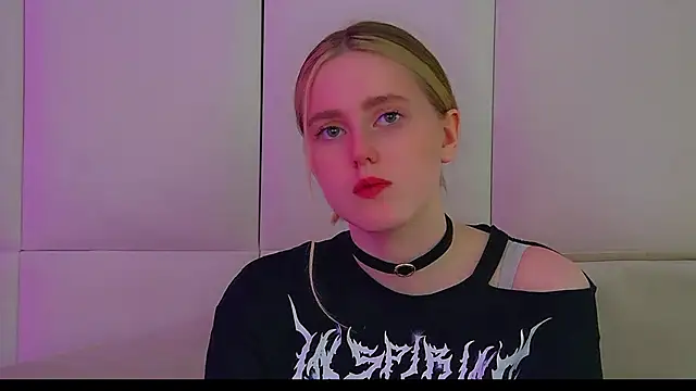 Snapshot of LexiBookwell chatting on 03/08/26, 02:04 LexiBookwell online show from 03/08/26, 02:04