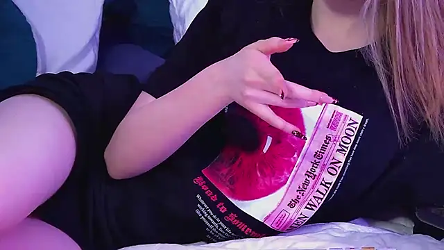 Snapshot of LexiBookwell chatting on 03/12/26, 06:30 LexiBookwell online show from 03/12/26, 06:30