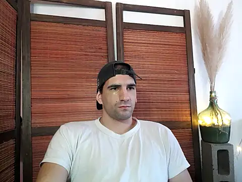 Snapshot of ObeyLust chatting on 09/14/25, 04:28 ObeyLust online show from 09/14/25, 04:28