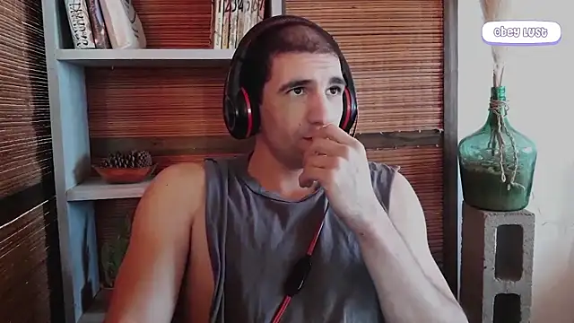 Snapshot of ObeyLust chatting on 09/16/25, 03:46 ObeyLust online show from 09/16/25, 03:46