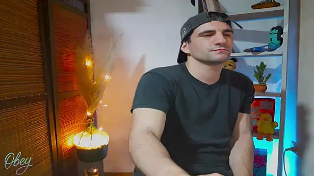 Snapshot of ObeyLust chatting on 09/26/25, 03:43 ObeyLust online show from 09/26/25, 03:43