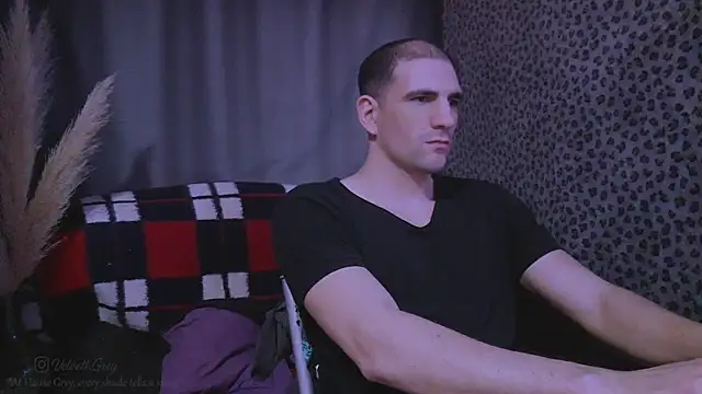 Snapshot of ObeyLust chatting on 10/18/25, 08:31 ObeyLust online show from 10/18/25, 08:31