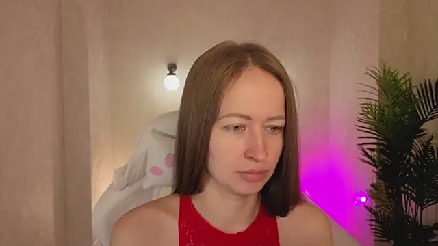 Snapshot of bella_li__ chatting on 12/14/25, 01:22 bella li online show from 12/14/25, 01:22