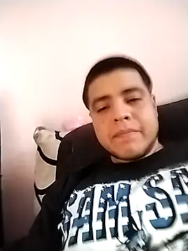 Snapshot of reycam97 chatting on 04/04/26, 11:24 reycam97 online show from 04/04/26, 11:24