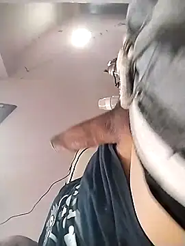 Snapshot of reycam97 chatting on 04/14/26, 02:23 reycam97 online show from 04/14/26, 02:23