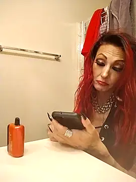 Snapshot of felony000 chatting on 11/08/25, 12:44 felony000 online show from 11/08/25, 12:44