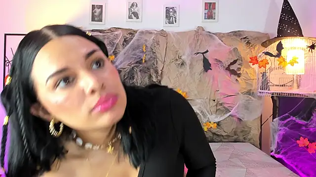 Snapshot of Linda_Fosterr chatting on 10/25/25, 02:19 Linda Fosterr online show from 10/25/25, 02:19