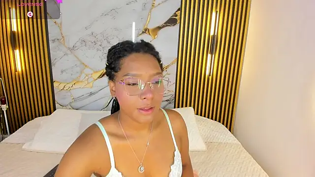 Snapshot of ValeryCortezm chatting on 09/20/25, 11:55 ValeryCortezm online show from 09/20/25, 11:55