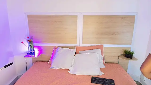 Snapshot of ValeryCortezm chatting on 09/30/25, 11:48 ValeryCortezm online show from 09/30/25, 11:48