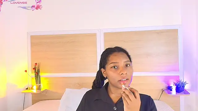 Snapshot of ValeryCortezm chatting on 11/01/25, 01:46 ValeryCortezm online show from 11/01/25, 01:46