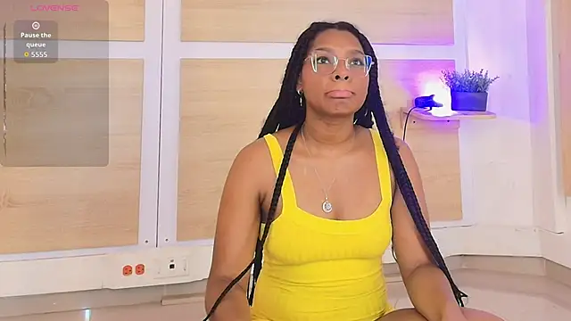 Snapshot of ValeryCortezm chatting on 11/03/25, 02:07 ValeryCortezm online show from 11/03/25, 02:07