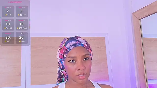 Snapshot of ValeryCortezm chatting on 11/19/25, 01:22 ValeryCortezm online show from 11/19/25, 01:22