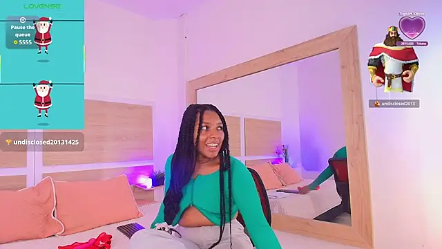 Snapshot of ValeryCortezm chatting on 11/25/25, 01:49 ValeryCortezm online show from 11/25/25, 01:49