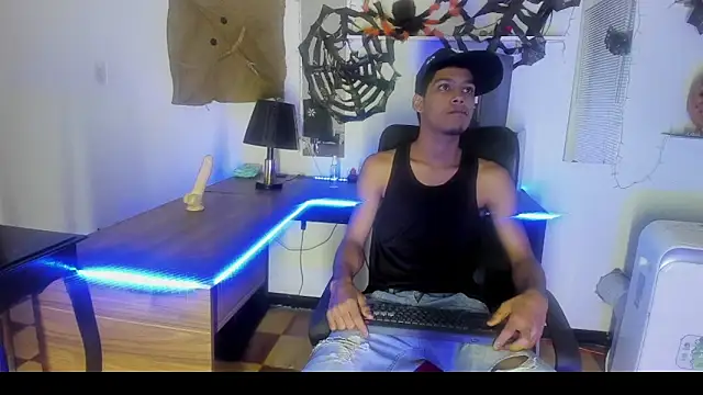 Snapshot of xxKamadevaxx chatting on 10/30/25, 12:28 xxKamadevaxx online show from 10/30/25, 12:28