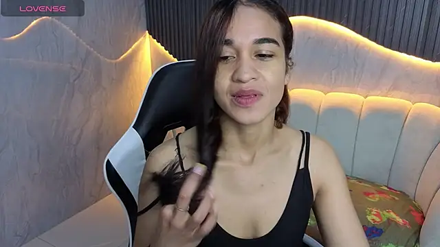 Snapshot of Maia_Tx chatting on 10/08/25, 01:20 Maia Tx online show from 10/08/25, 01:20