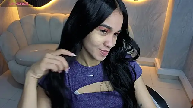 Snapshot of Maia_Tx chatting on 10/27/25, 01:04 Maia Tx online show from 10/27/25, 01:04